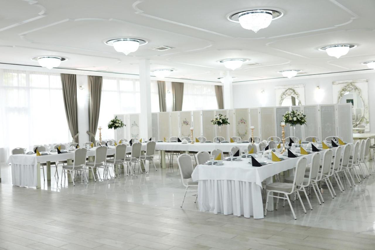 Hotel Greys Polonia Zasutowo Extérieur photo